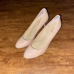 Michael Kors nude pumps